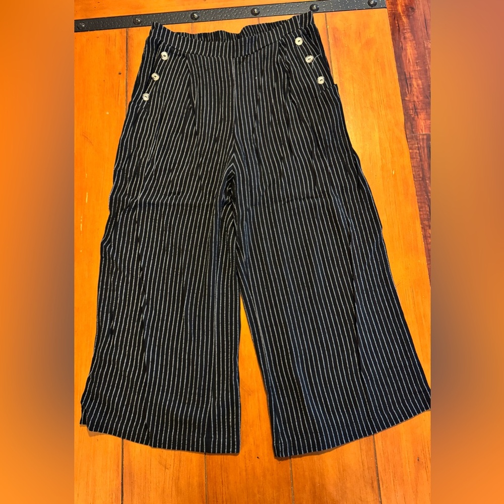 Black and White Striped cropped Wide-Leg Pants